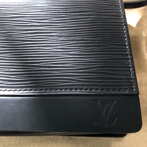 Louis Vuitton Epi Leather Shoulder Bag/Clutch - Picture 2 of 13